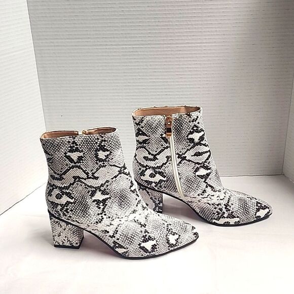 WetKiss Snakeprint Pointed Toe Block Heel Boots Size 8.5 - Picture 1 of 11